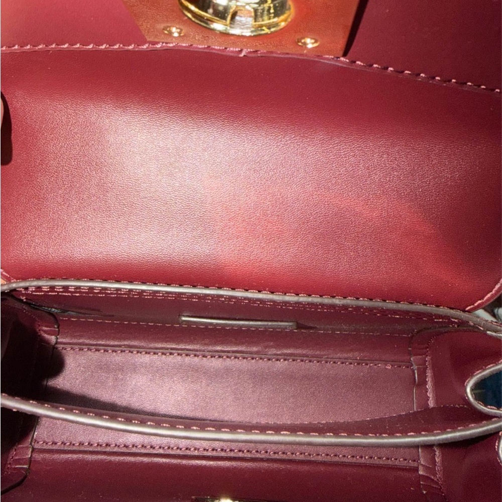 ✨Gorgeous Michael Kors Lita Crossbody✨ - Picture 6 of 7